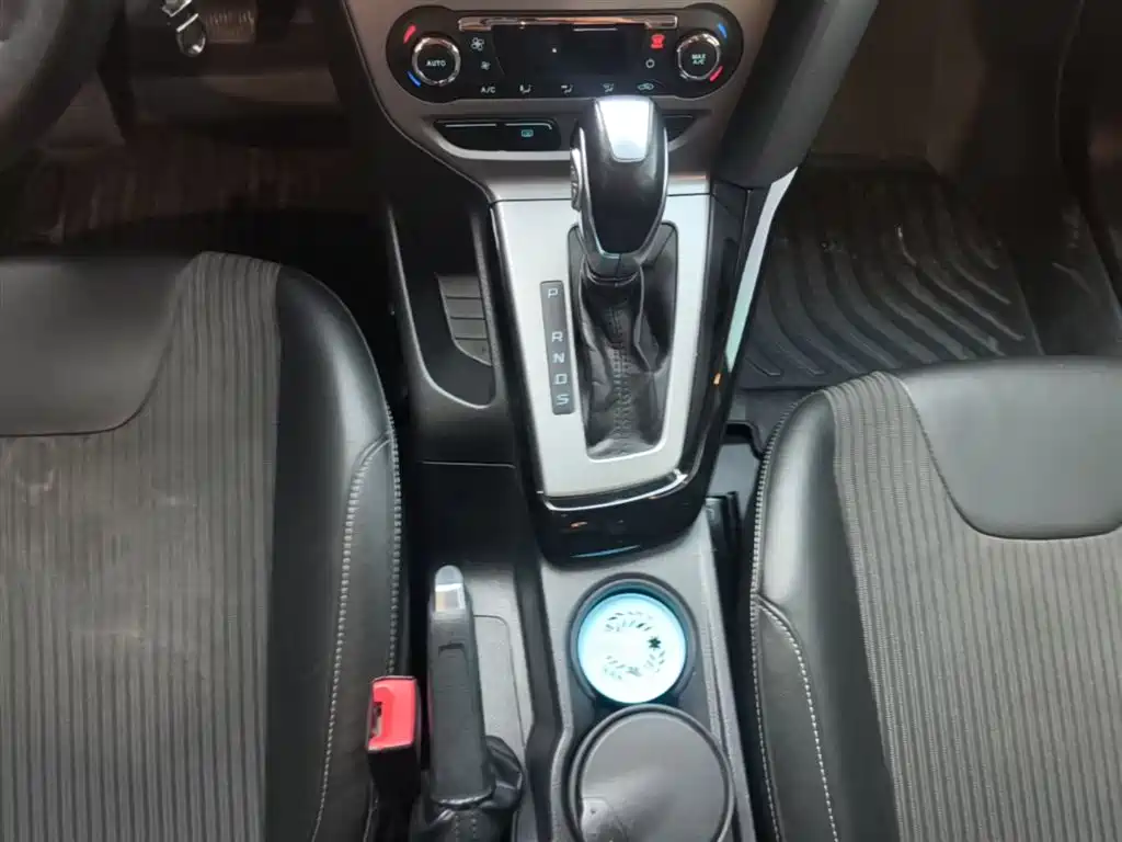 Ford Focus 2014 — фото 10