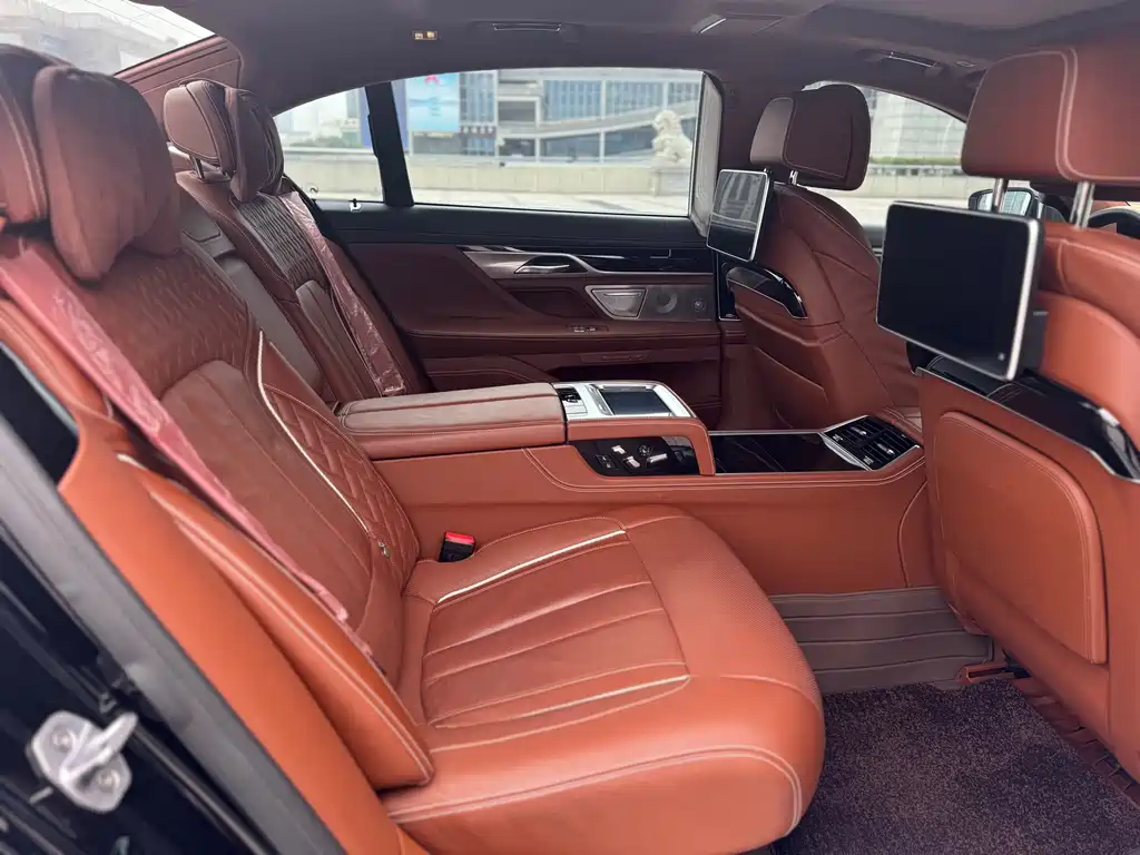BMW 7 Series 2019 — фото 9