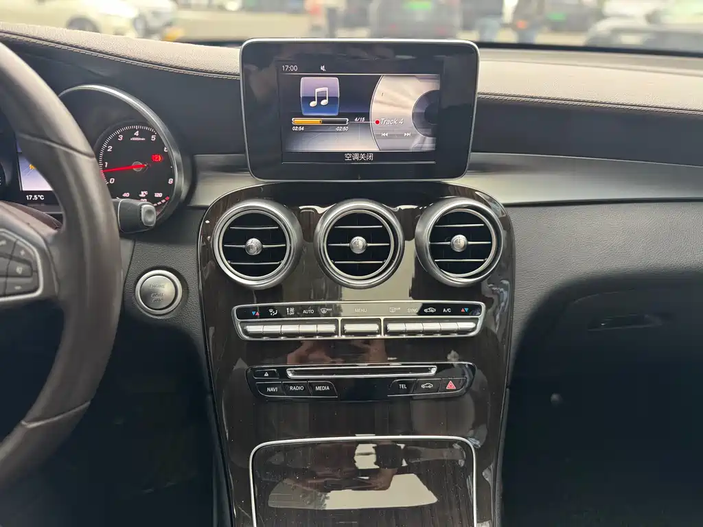 Mercedes-Benz GLC 2017 — фото 11