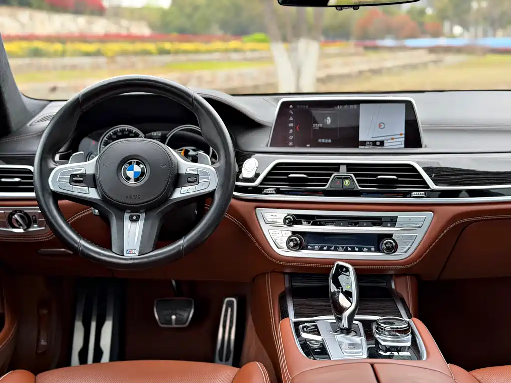 BMW 7 Series 2019 — фото 8