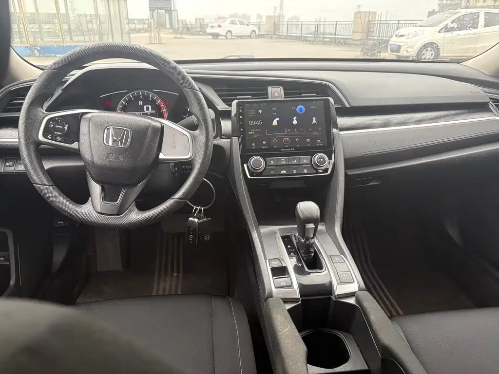 Honda Civic 2019 — фото 10
