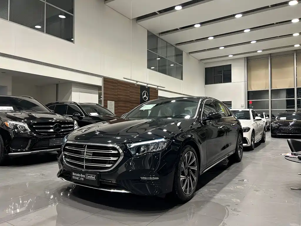 Mercedes-Benz E-Class — фото 1
