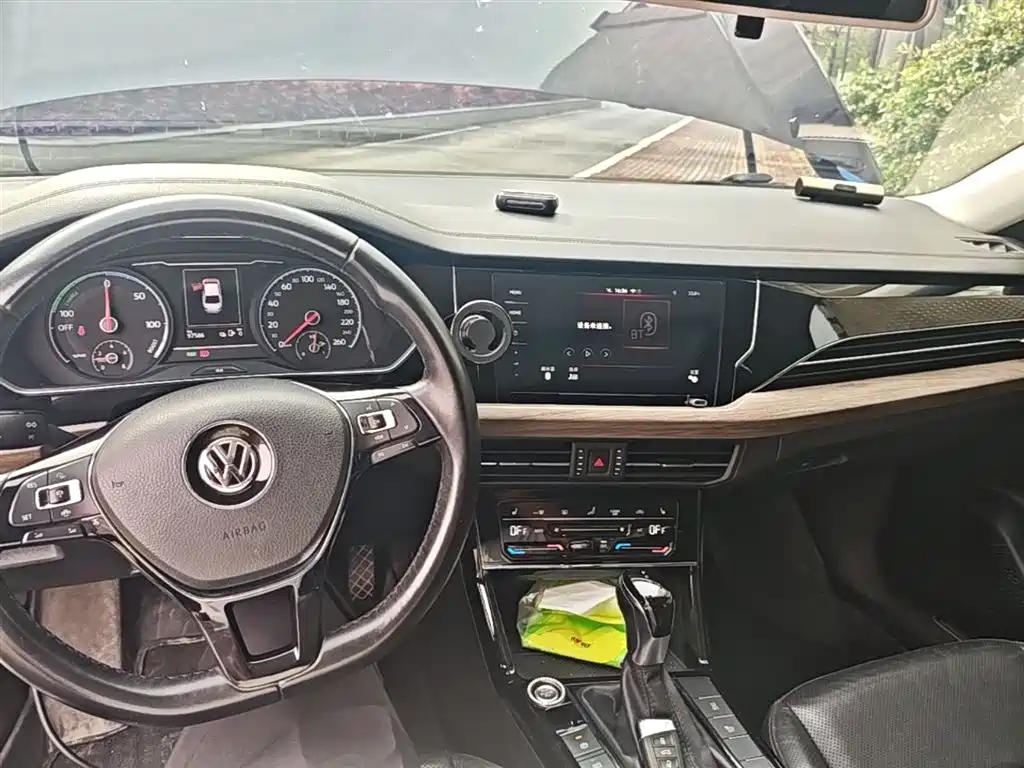 Volkswagen Passat New Energy 2020 — фото 10