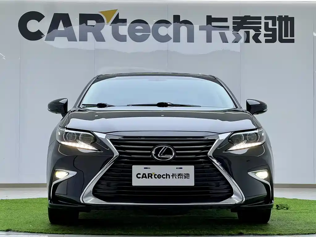 Lexus ES 2018 — фото 16