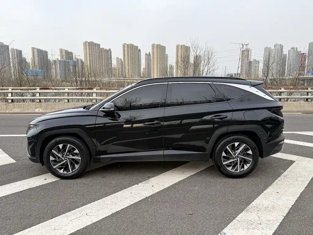 Hyundai Tucson 2023 — фото 11