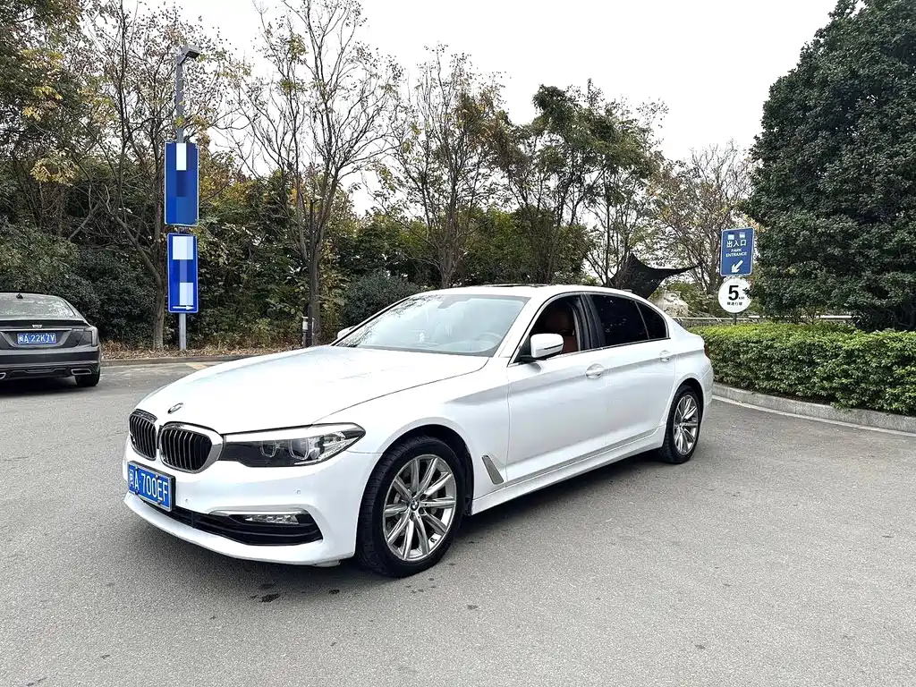 BMW 5 Series 2018 — фото 2