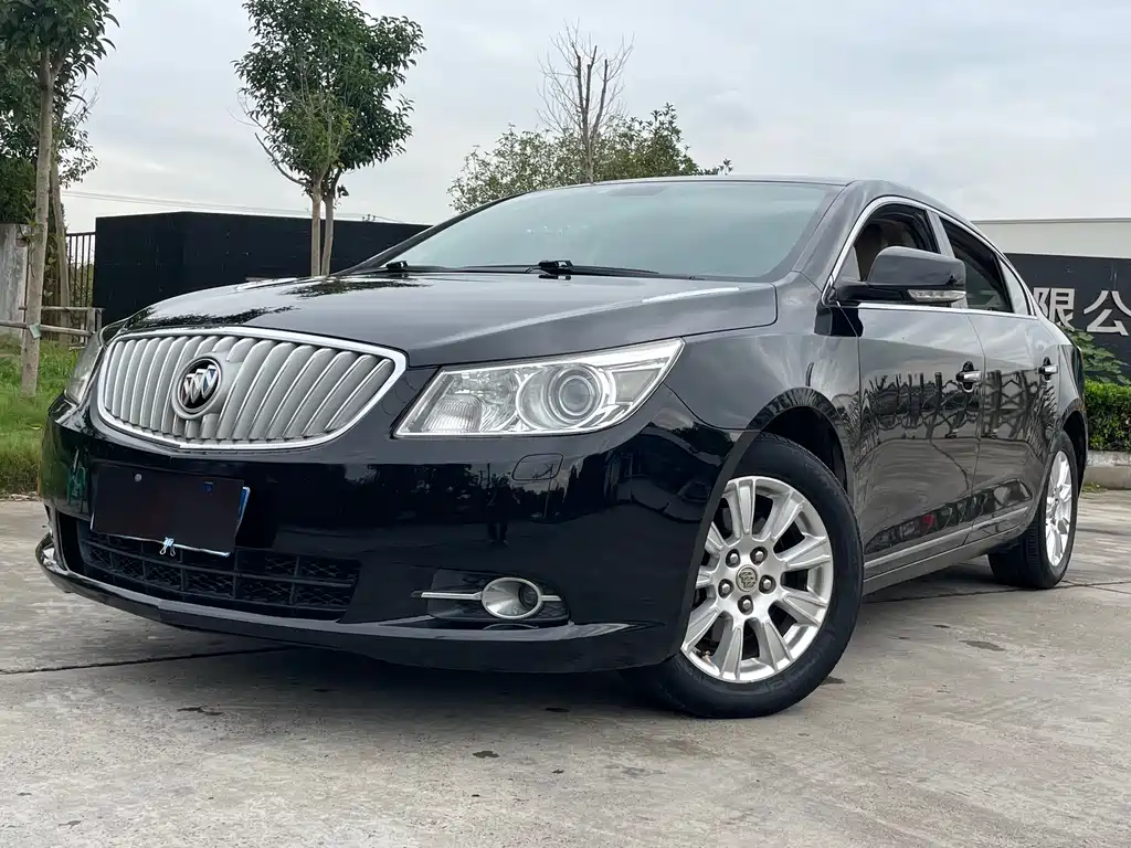 Buick LaCrosse 2011 — фото 1