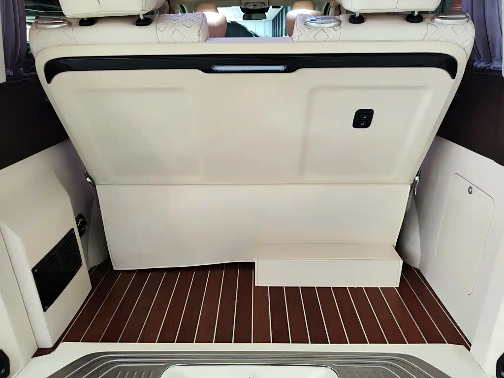 Mercedes-Benz V-Class 2019 — фото 30