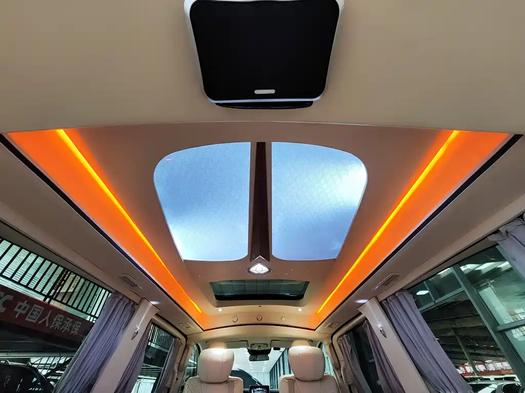 Mercedes-Benz V-Class 2019 — фото 28