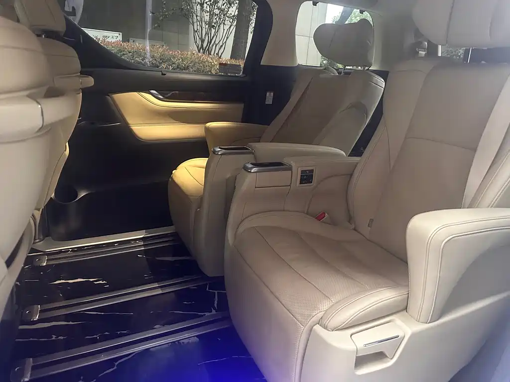 Toyota Alphard 2022 — фото 9