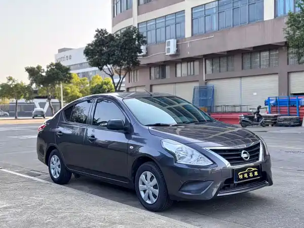 Nissan Sunny 2015