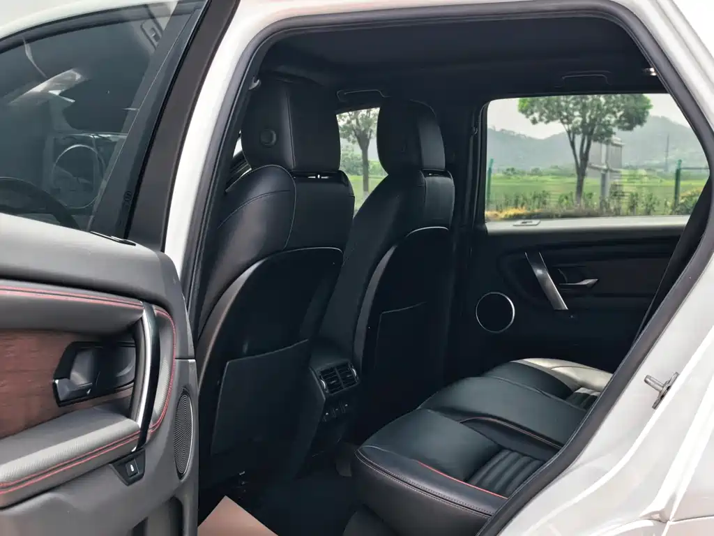 Land Rover Discovery Sport 2023 — фото 10