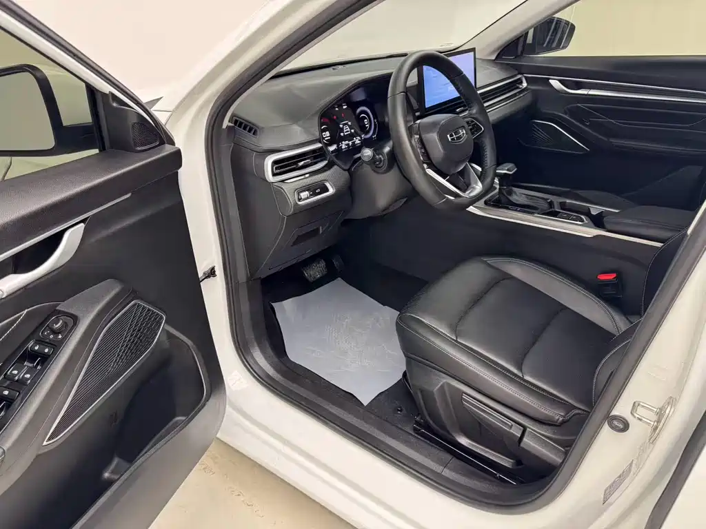 Geely Emgrand 2023 — фото 11