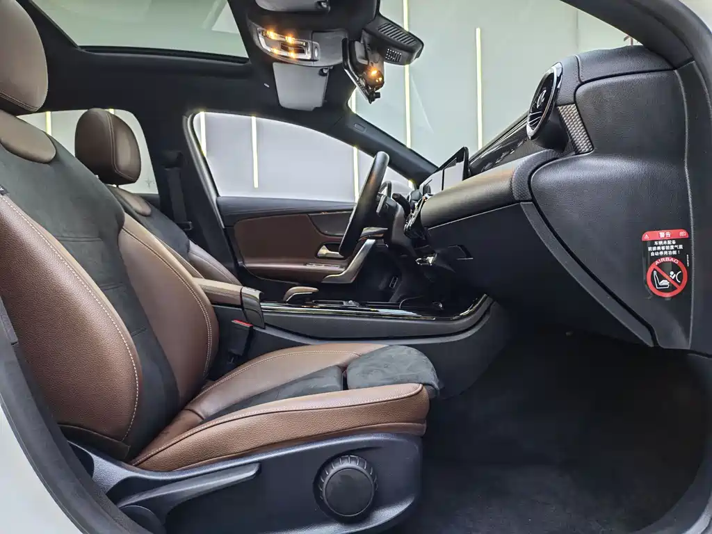 Mercedes-Benz A-Class 2019 — фото 15