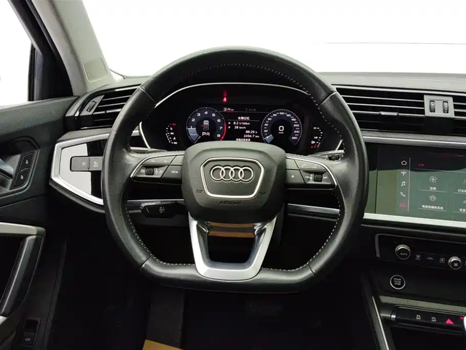 Audi Q3 2021 — фото 15