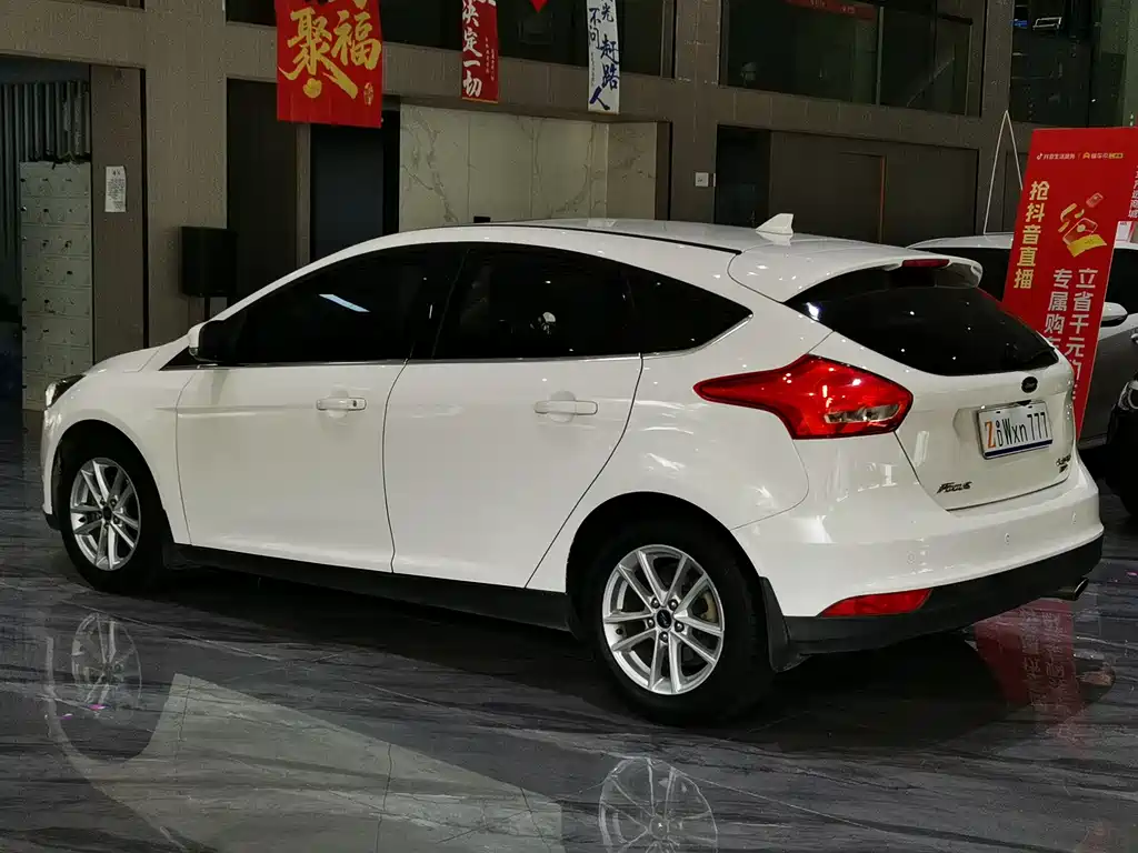 Ford Focus 2018 — фото 25