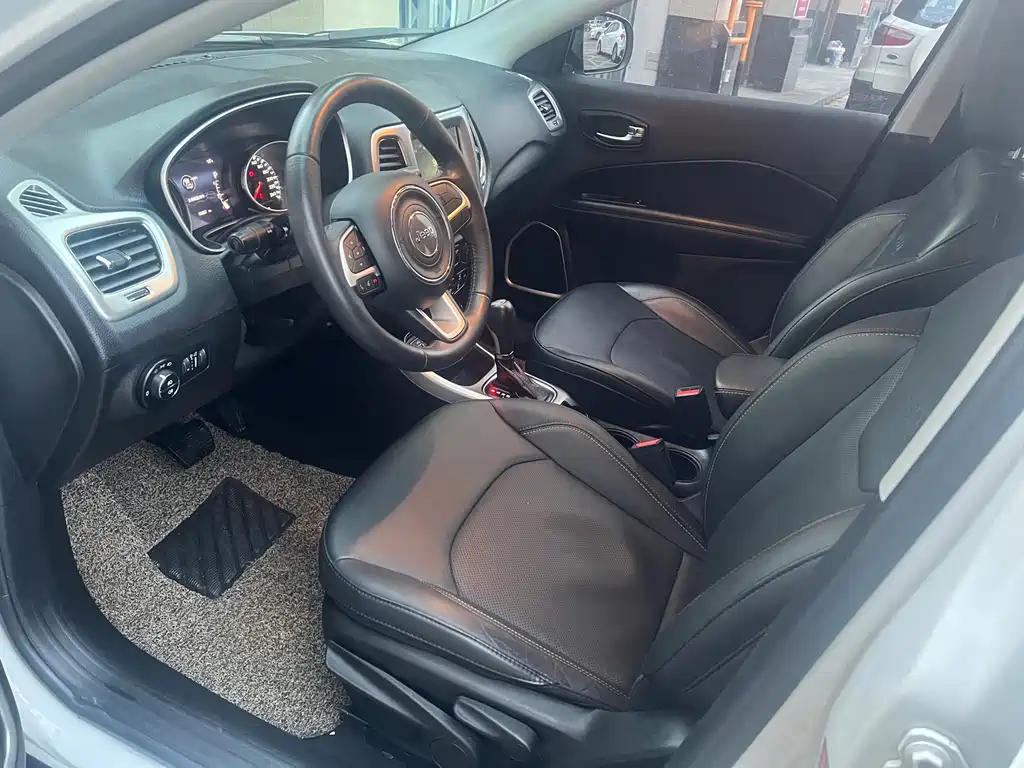 Jeep Compass 2018 — фото 6