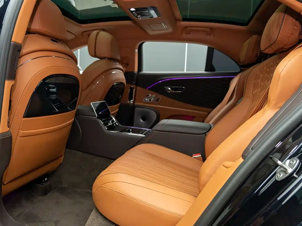 Bentley Flying Spur PHEV 2022 — фото 16