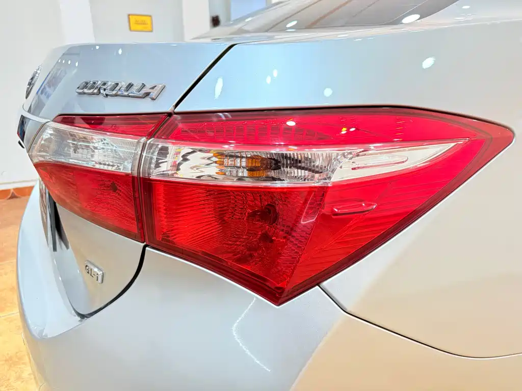 Toyota Corolla 2015 — фото 19