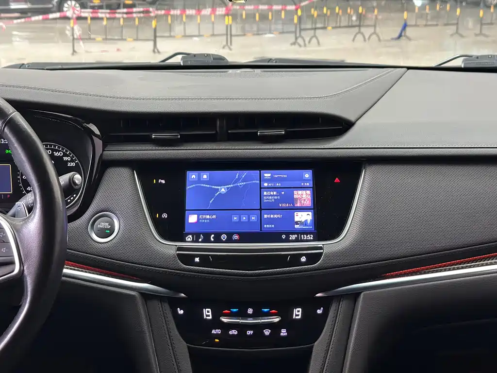 Cadillac XT5 2023 — фото 11