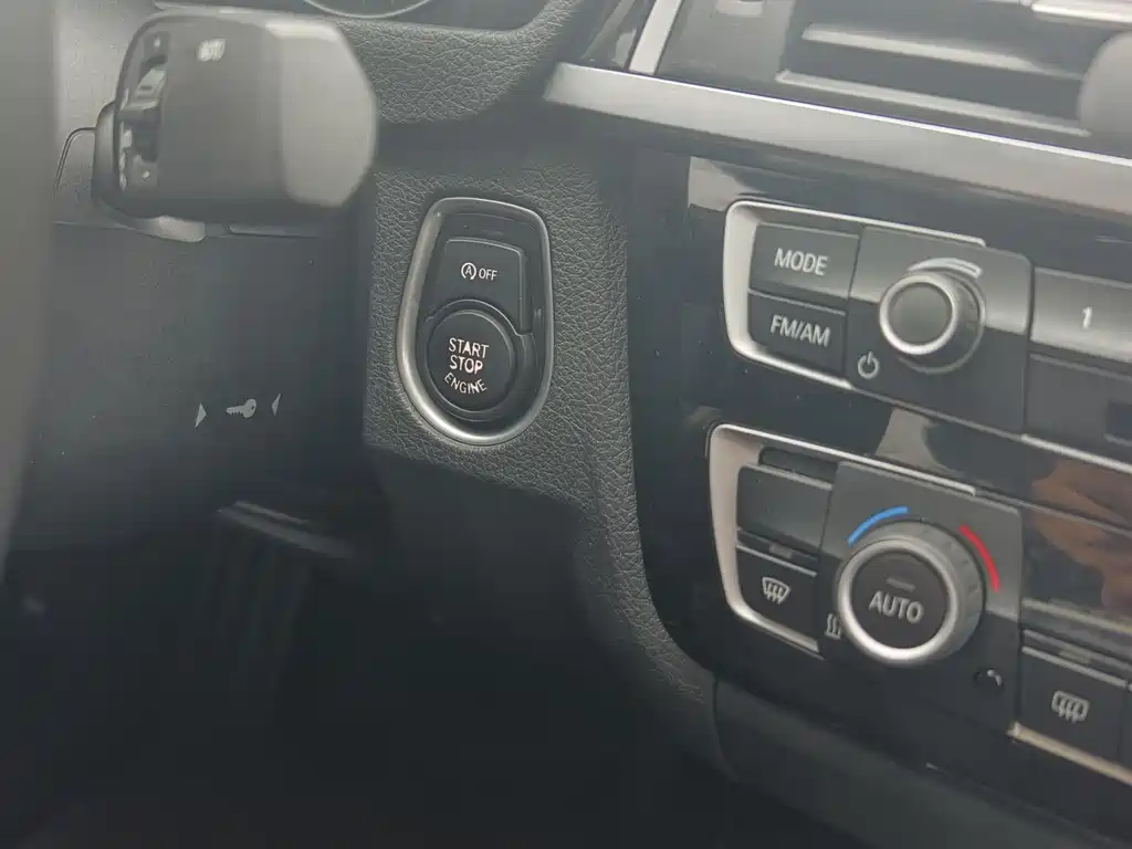 BMW 3 Series 2017 — фото 17