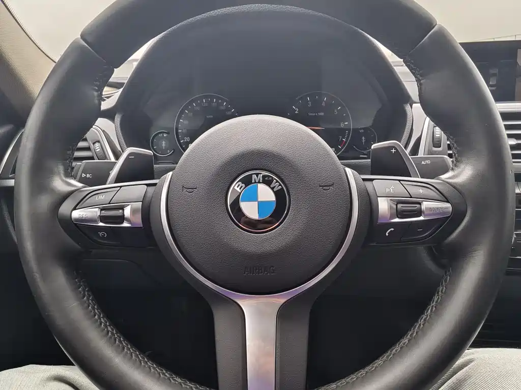 BMW 3 Series 2017 — фото 23