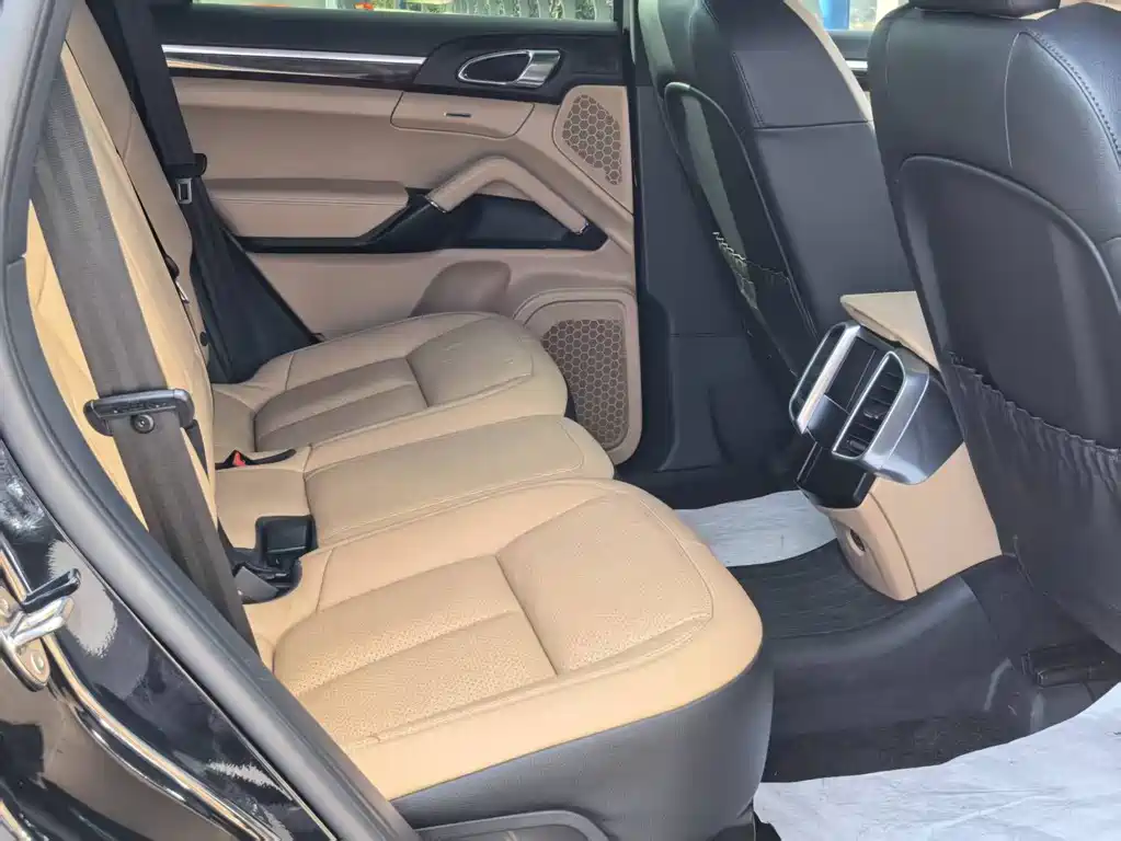 Porsche Cayenne 2017 — фото 10