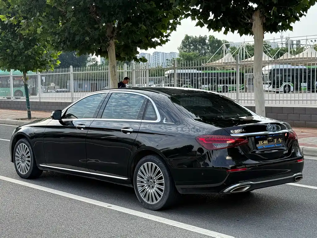 Mercedes-Benz E-Class 2021 — фото 20