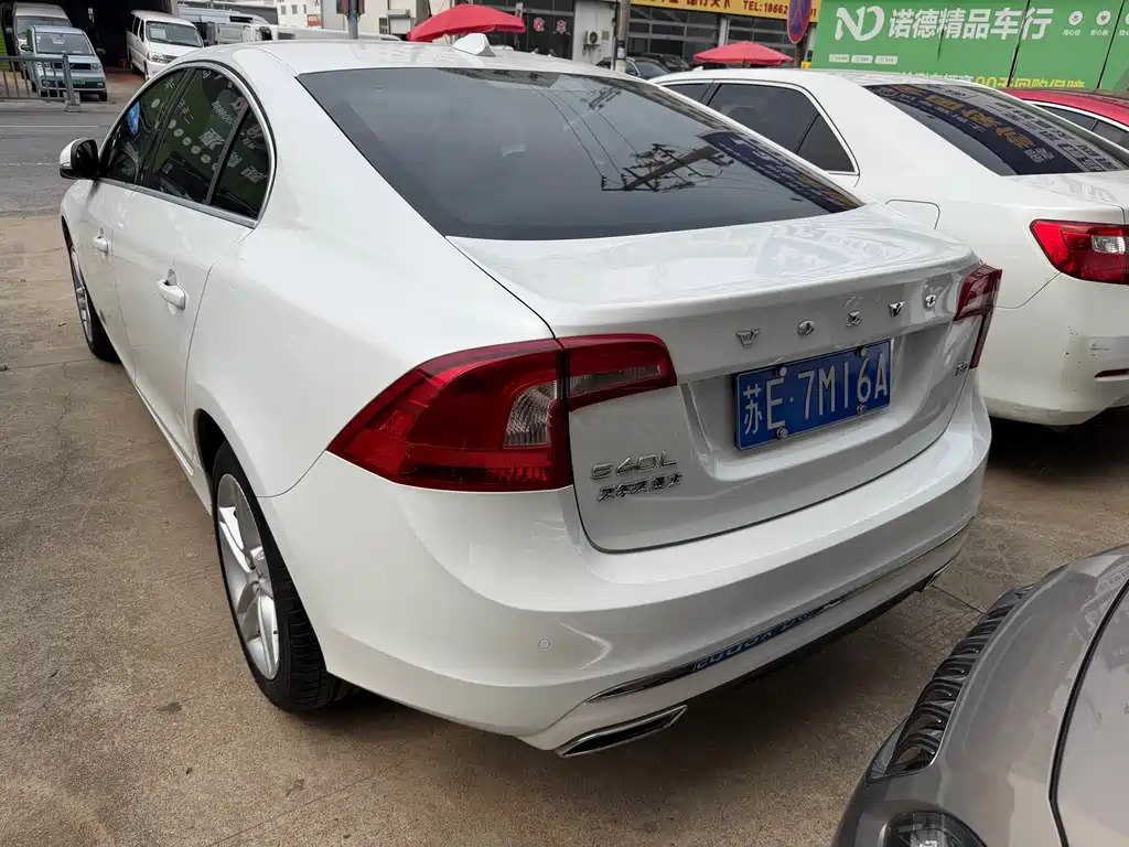 Volvo S60 2015 — фото 16