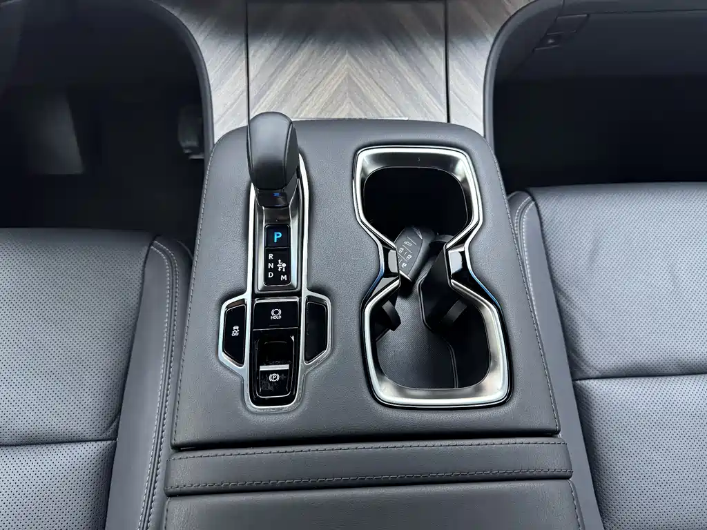 Lexus LM 2024 — фото 19