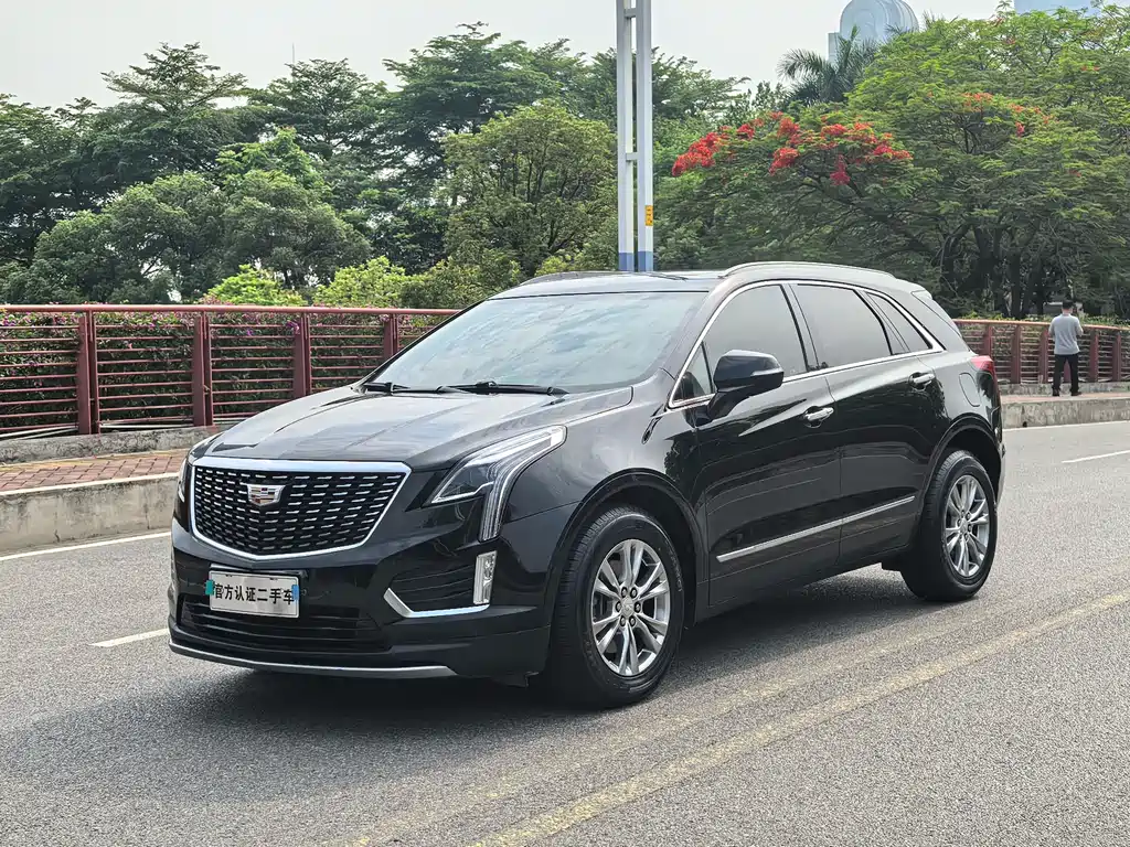 Cadillac XT5 2021 — фото 1
