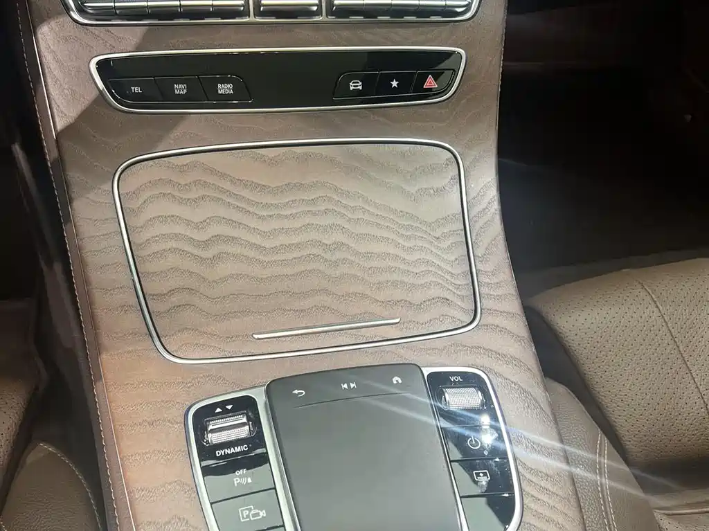 Mercedes-Benz E-Class 2022 — фото 11