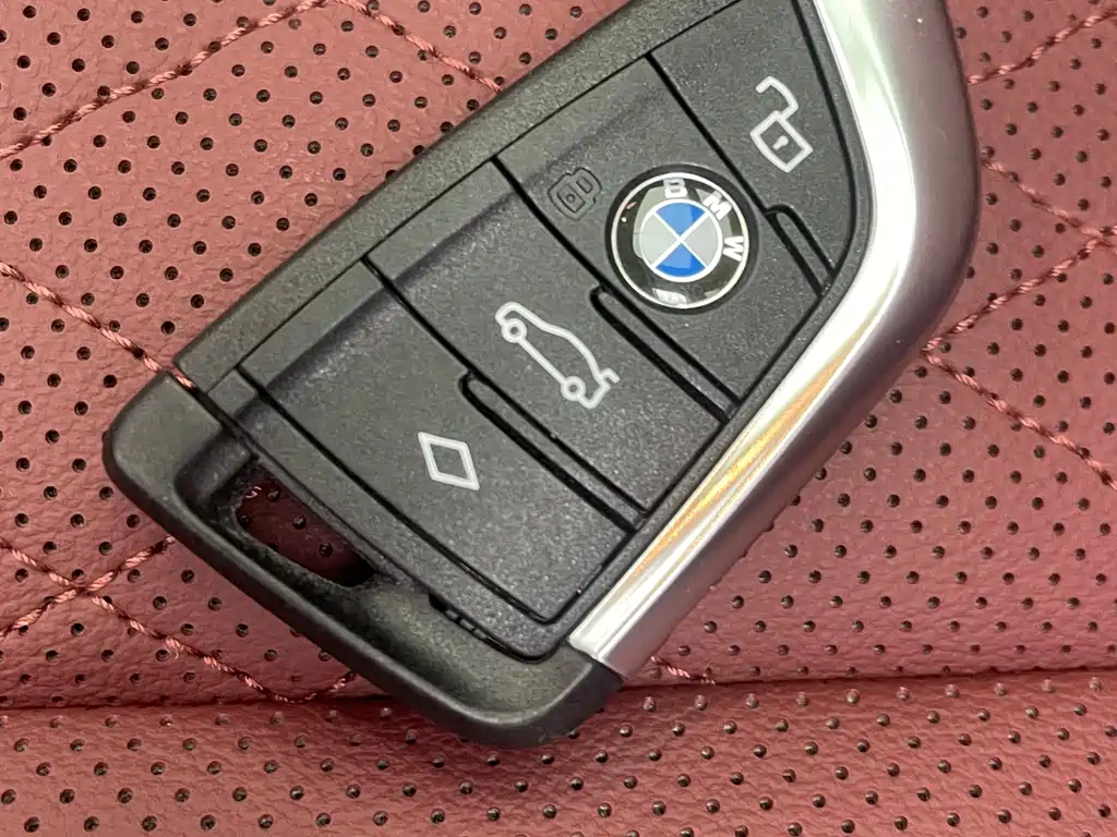 BMW 3 Series 2025 — фото 13