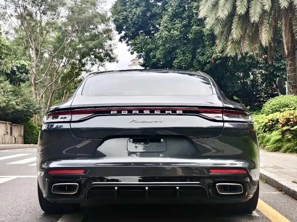 Porsche Panamera 2023
