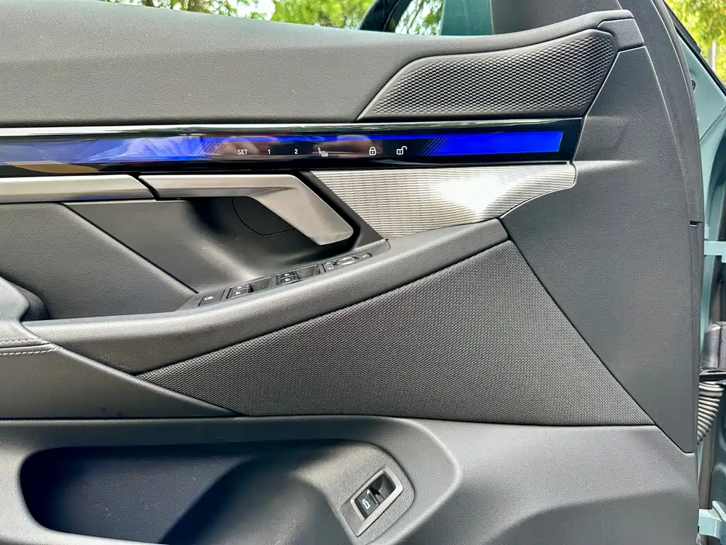 BMW 5 Series 2025 — фото 22