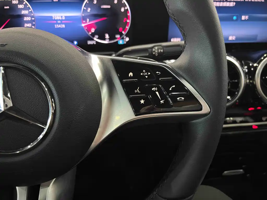 Mercedes-Benz GLB 2024 — фото 16