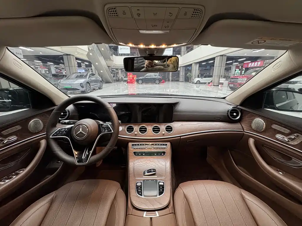 Mercedes-Benz E-Class 2022 — фото 12