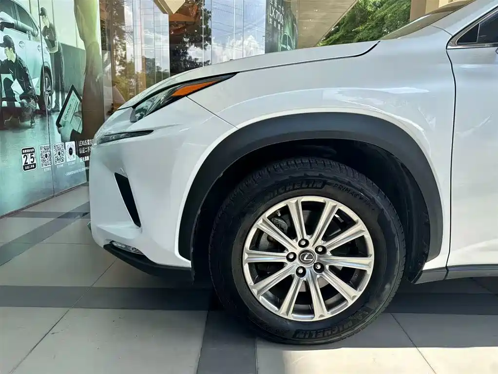 Lexus NX 2019 — фото 12