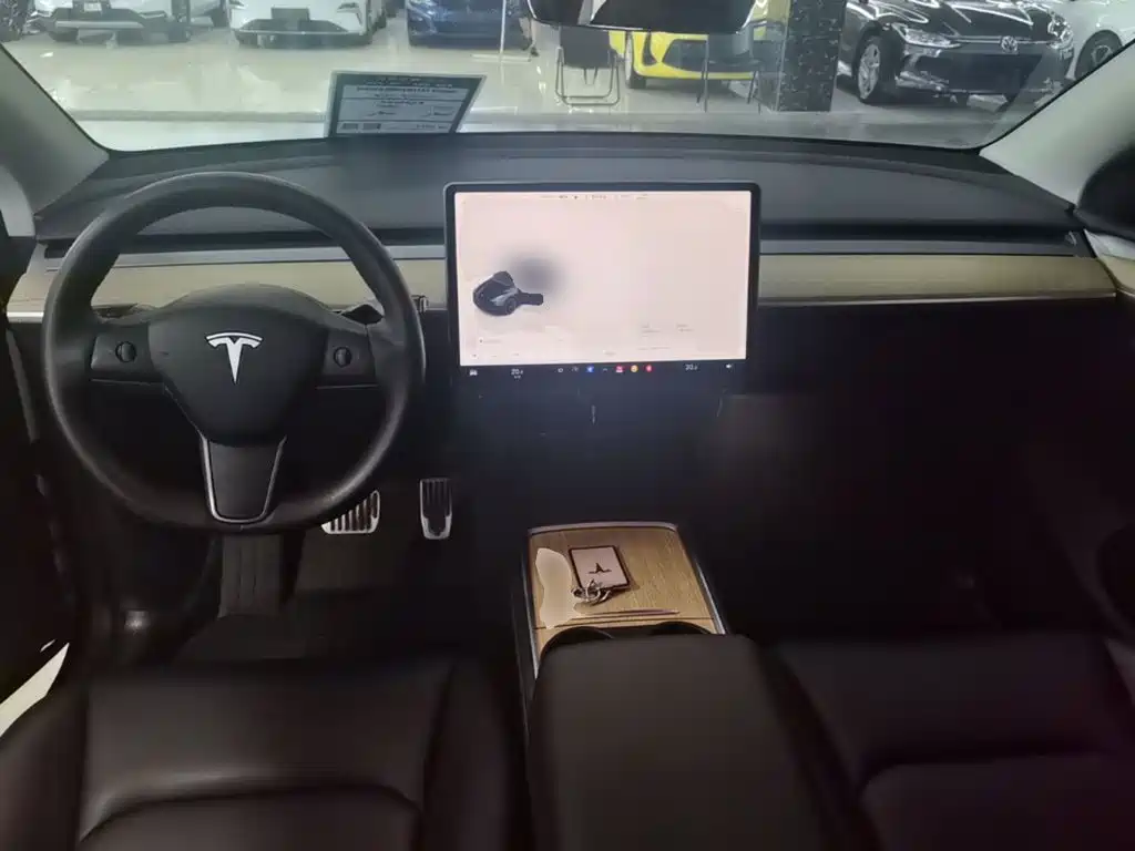 Tesla Model Y 2023 — фото 10