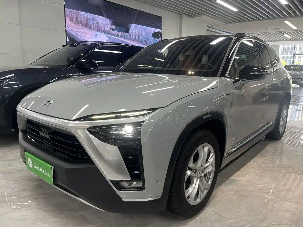 NIO ES8 2021