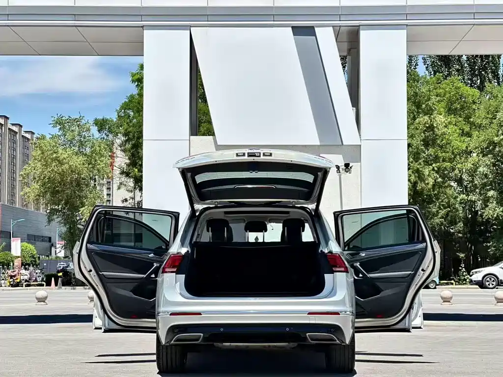 Volkswagen Tiguan L 2021 — фото 8