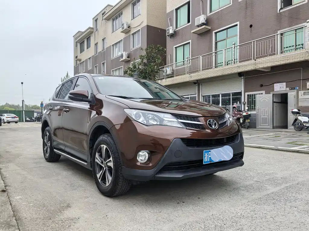 Toyota RAV4 2016 — фото 1