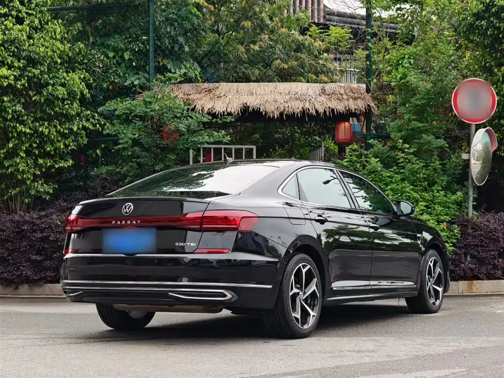 Volkswagen Passat 2023 — фото 13