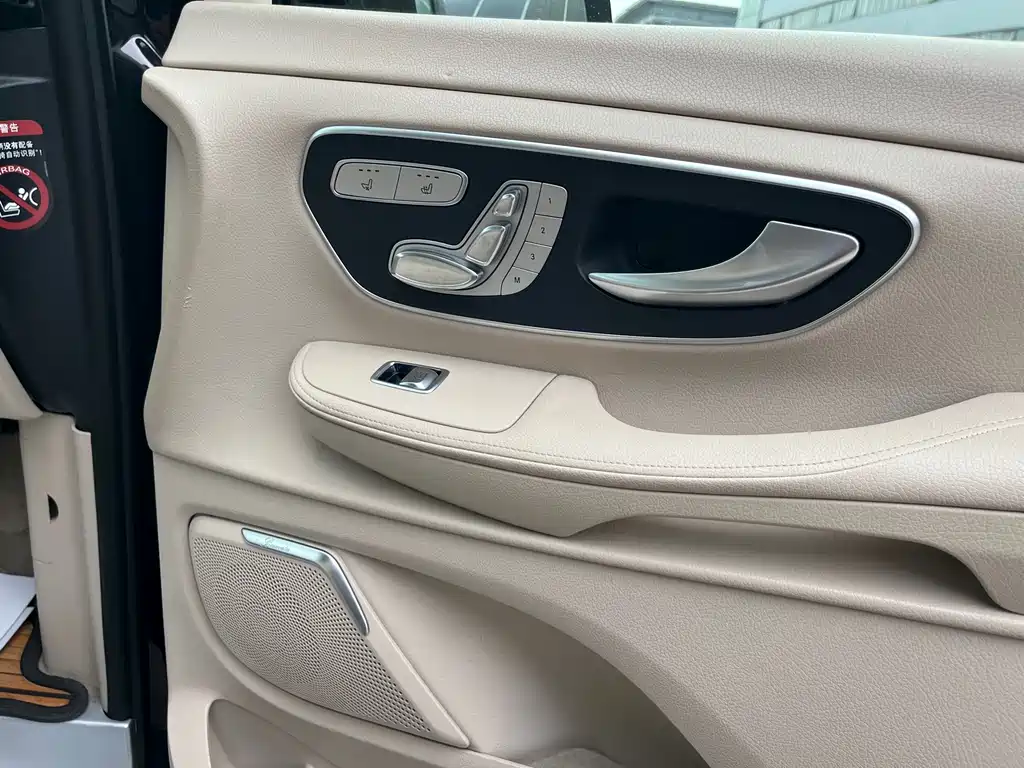 Mercedes-Benz V-Class 2020 — фото 26