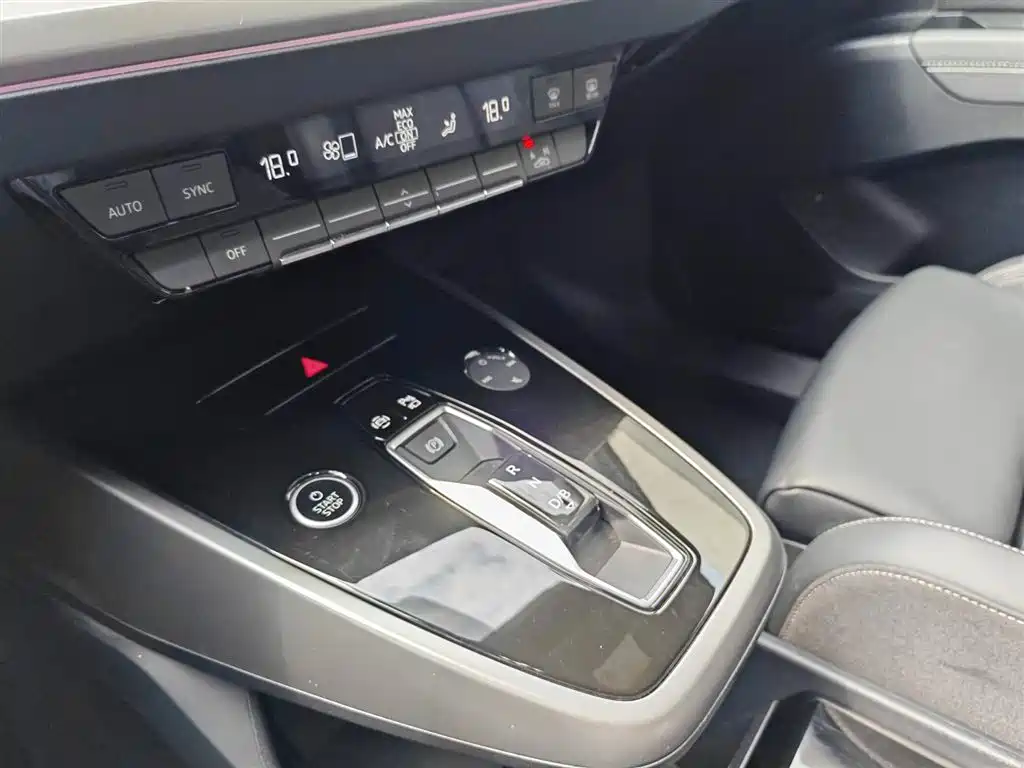 Audi Q4 e-tron 2025 — фото 13