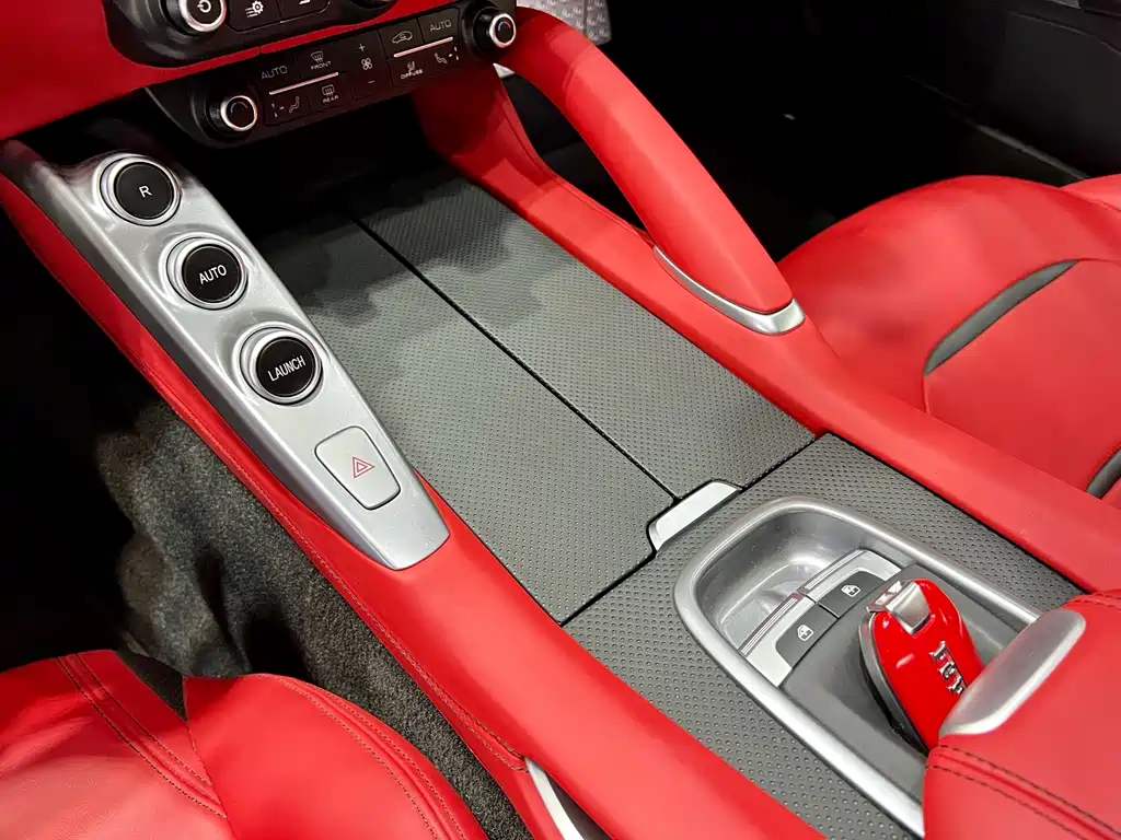 Ferrari GTC4Lusso 2018 — фото 14