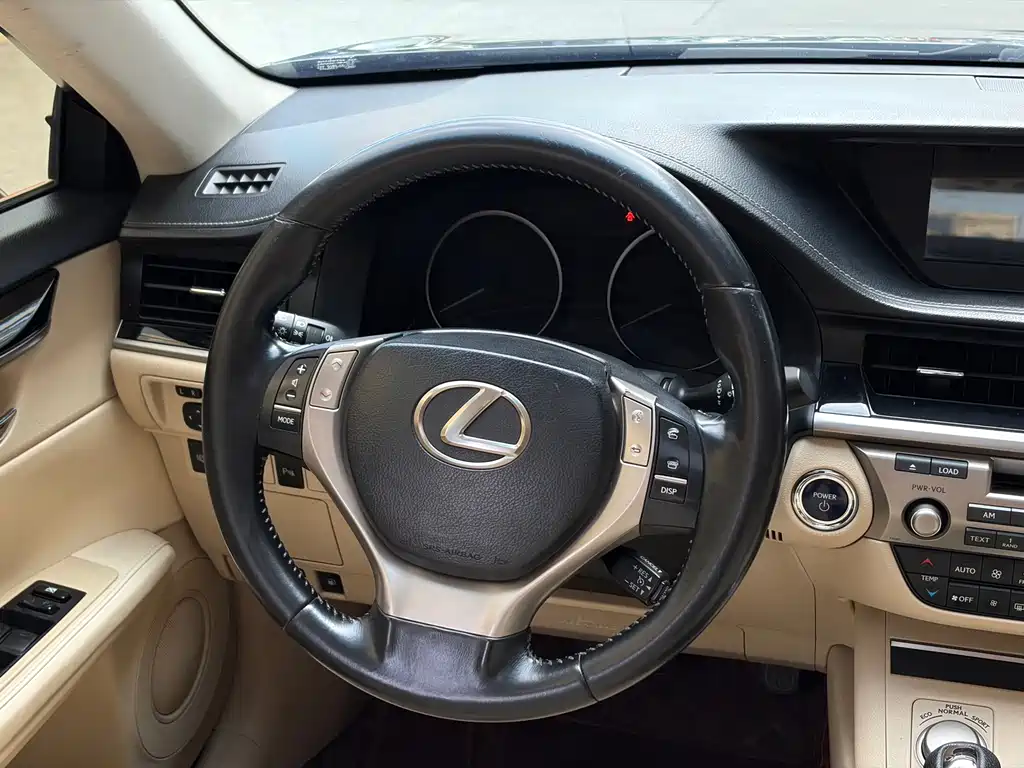 Lexus ES 2013 — фото 18
