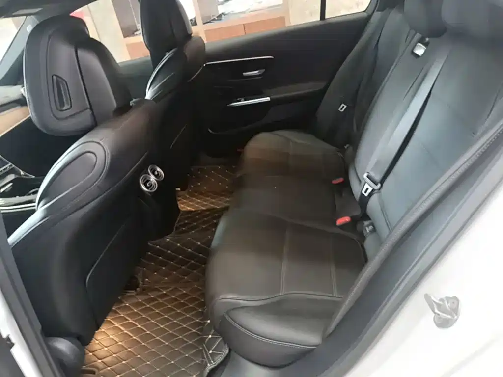 Mercedes-Benz C-Class 2023 — фото 17