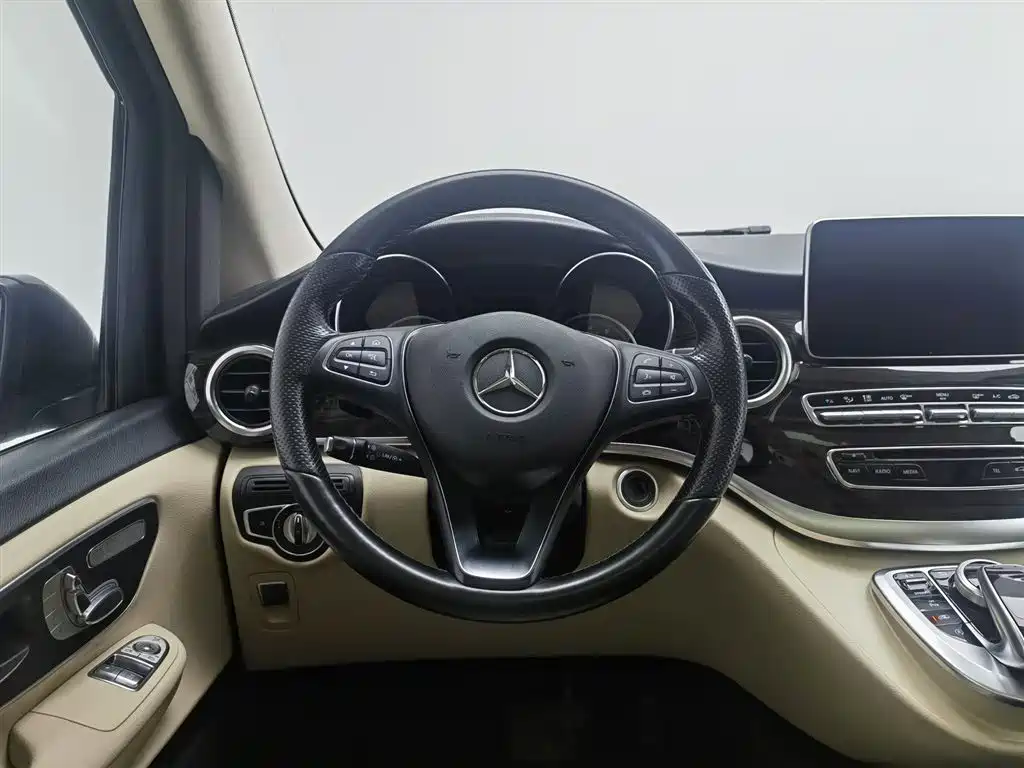 Mercedes-Benz V-Class 2020 — фото 11