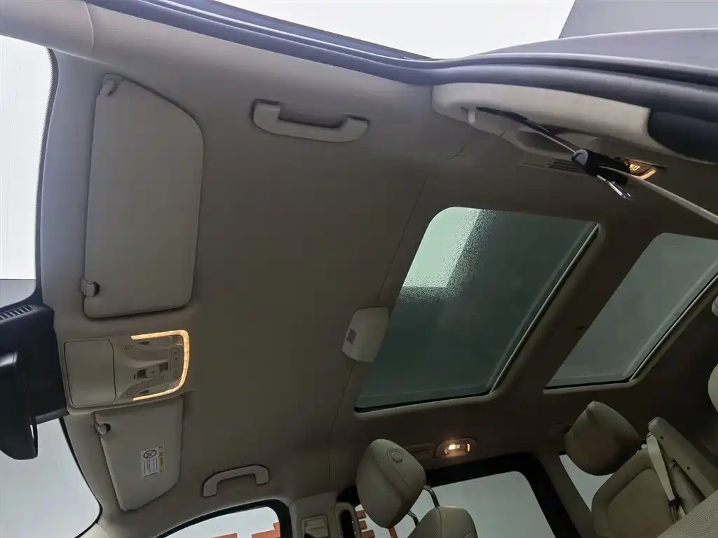 Mercedes-Benz V-Class 2020 — фото 14